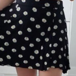 🔴Ardene short skirt with daisies